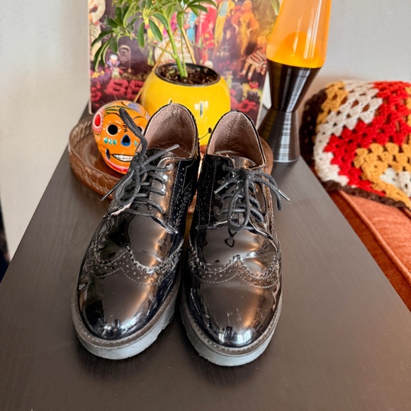Retro Black Patent Leather Brogues - Picture 2 of 4